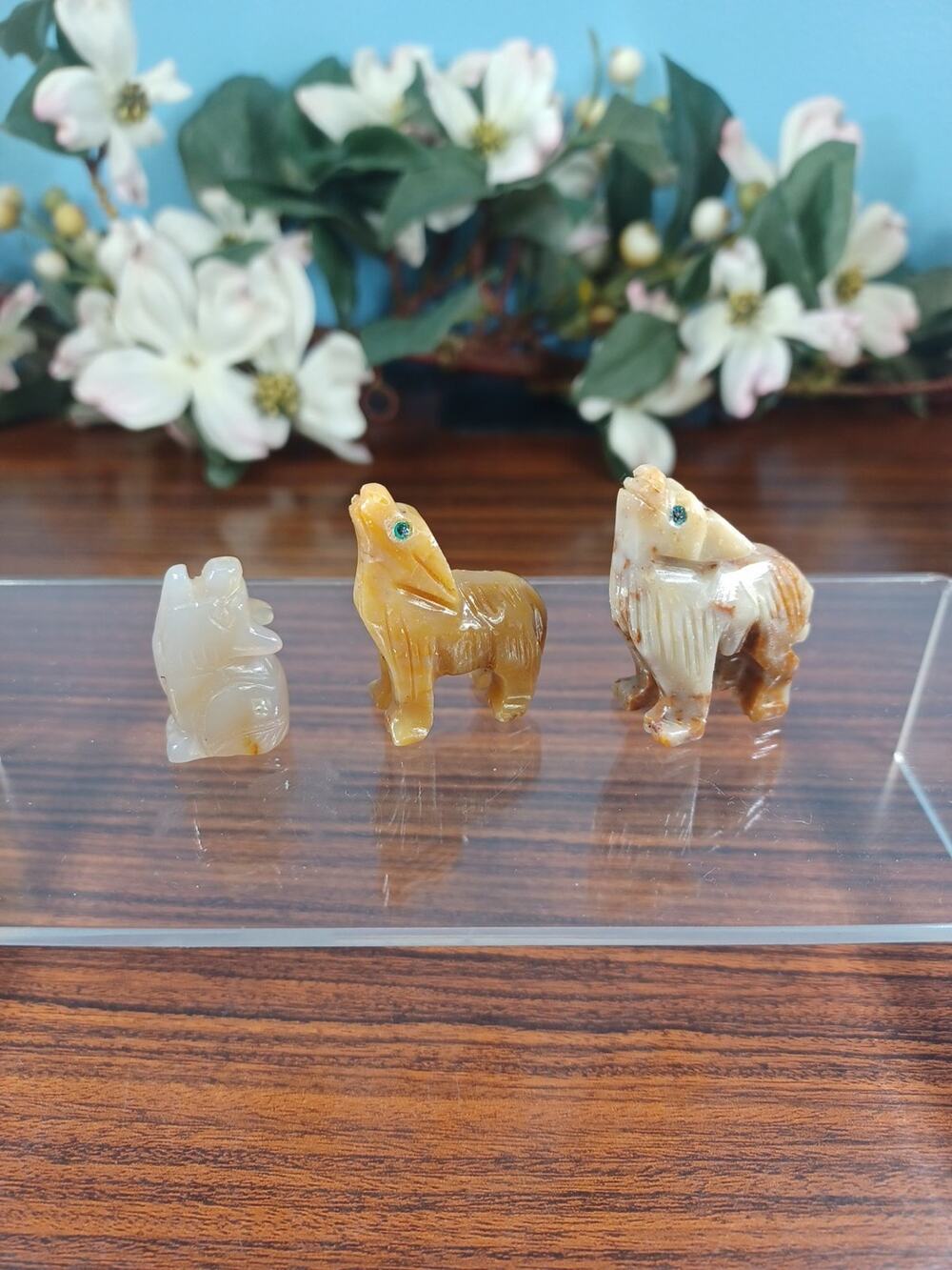 Craved Howling Wolf Figures Lot Of 3 Unique Western